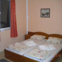Отель Standard Guest House сейф в номере