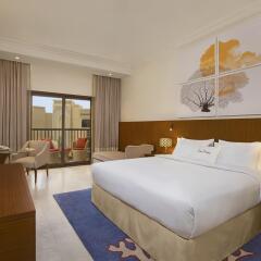 Отель DoubleTree by Hilton Resort & Spa Marjan Island 5* Стандартный номер с двуспальной кроватью