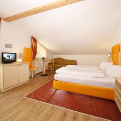 Hotel Christine Гаргаццоне сейф в номере