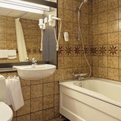 Отель Dronningen Hotel Норвегия, Кристиансанд - отзывы, цены и фото номеров - забронировать отель Dronningen Hotel онлайн ванная