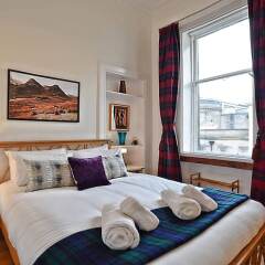 Отель 2 Bedroom Flat in Central Edinburgh Эдинбург комната для гостей фото 2