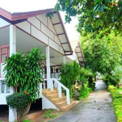 Choeng Mon Beach Hotel парковка