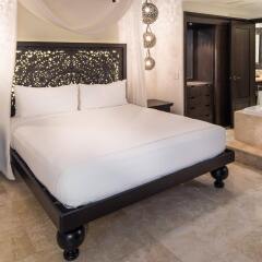 Отель Cabo Azul Resort by Diamond Resorts сейф в номере