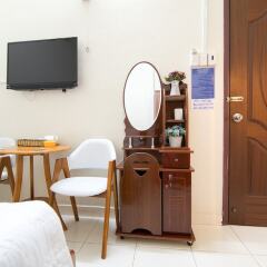Отель RedDoorz near Tan Son Nhat Airport 3 удобства в номере