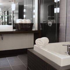 Hotel 10 in Montreal, Canada from 249$, photos, reviews - zenhotels.com bathroom photo 2