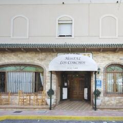 Отель Hostal Los Corchos вид на фасад фото 2
