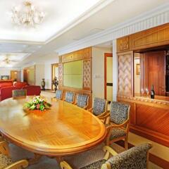 Golden Crown China Hotel интерьер отеля