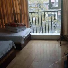 Longfeng Hostel балкон
