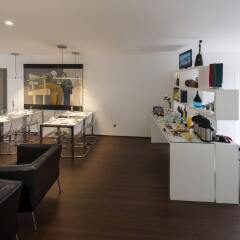 Отель Fine Arts Guesthouse гостиничный бар