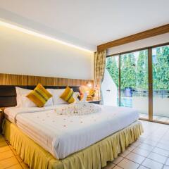 Отель Karon Whale Resort комната для гостей фото 2