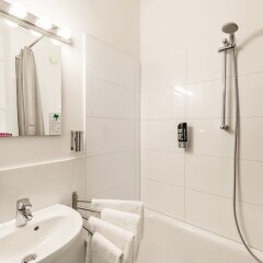 Отель Alecsa Hotel am Olympiastadion Германия, Берлин - отзывы, цены и фото номеров - забронировать отель Alecsa Hotel am Olympiastadion онлайн ванная фото 2