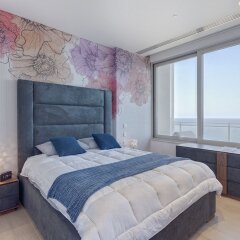 Отель Luxury Apt Ocean Views in Tigne Point, With Pool Мальта, Слима - отзывы, цены и фото номеров - забронировать отель Luxury Apt Ocean Views in Tigne Point, With Pool онлайн комната для гостей