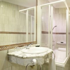 Отель Triunfo Granada Испания, Гранада - отзывы, цены и фото номеров - забронировать отель Triunfo Granada онлайн ванная