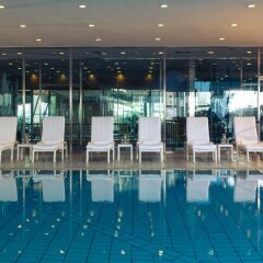 Renaissance Shanghai Yangtze Hotel бассейн
