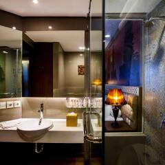 Отель Grand Mercure Yogyakarta Adi Sucipto Индонезия, Слеман - отзывы, цены и фото номеров - забронировать отель Grand Mercure Yogyakarta Adi Sucipto онлайн ванная