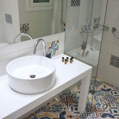 Отель Spacious Modern Apt in Athens near Metro Греция, Афины - отзывы, цены и фото номеров - забронировать отель Spacious Modern Apt in Athens near Metro онлайн ванная фото 2
