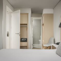 Отель ClipHotel сейф в номере