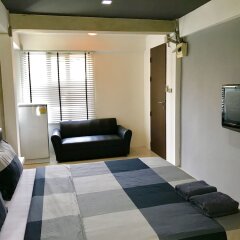 Отель The Lofts Eco Phaholyothin 24 Station Таиланд, Бангкок - отзывы, цены и фото номеров - забронировать отель The Lofts Eco Phaholyothin 24 Station онлайн комната для гостей фото 4