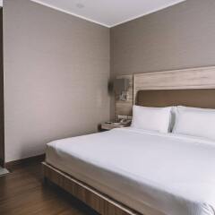 Отель Adelphi Suites Bangkok комната для гостей фото 4