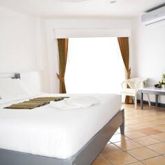 YJ Hotel комната для гостей