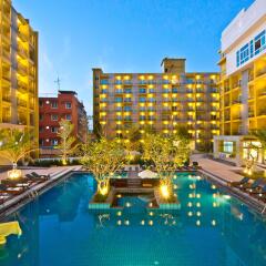 Grand Bella Hotel бассейн