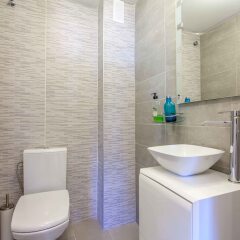 Отель Valencia Flat Rental - Malvarrosa Beach Cavite ванная фото 2