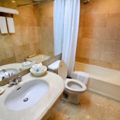 Отель Oxford Suites Makati Филиппины, Макати - отзывы, цены и фото номеров - забронировать отель Oxford Suites Makati онлайн ванная фото 2