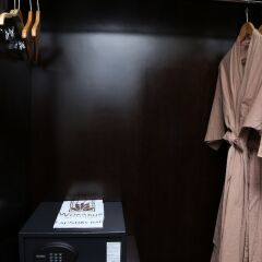 Отель Woraburi The Ritz Паттайя сейф в номере