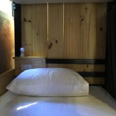Luck-Yimm Hostel - Adults Only Бангкок комната для гостей фото 5