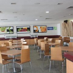 Отель Holiday Inn Express Guadalajara Expo гостиничный бар