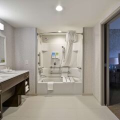 Отель Home2 Suites by Hilton Columbus Airport East Broad США, Колумбус - отзывы, цены и фото номеров - забронировать отель Home2 Suites by Hilton Columbus Airport East Broad онлайн ванная