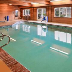 Отель Best Western Plus Cascade Inn & Suites бассейн