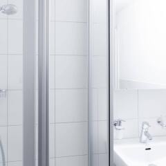 Отель Swiss Star Guesthouse Oerlikon Цюрих ванная фото 2