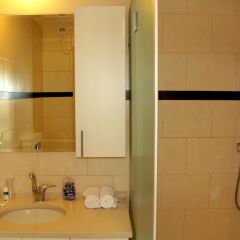 City Center Jerusalem Израиль, Иерусалим - 1 отзыв об отеле, цены и фото номеров - забронировать отель City Center Jerusalem онлайн ванная фото 2