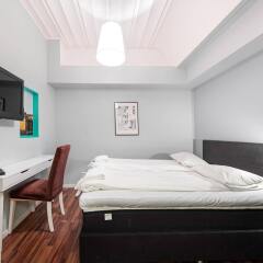 Mosebacke Hostel Стокгольм сейф в номере