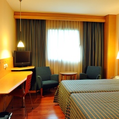Hotel City Express Santander Parayas Сантандер удобства в номере