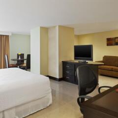 Отель Four Points by Sheraton Cali комната для гостей фото 4