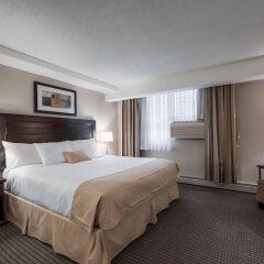 Отель Regency Suites Hotel Канада, Калгари - отзывы, цены и фото номеров - забронировать отель Regency Suites Hotel онлайн комната для гостей фото 4
