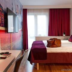 Отель Scandic Sjöfartshotellet Швеция, Стокгольм - 1 отзыв об отеле, цены и фото номеров - забронировать отель Scandic Sjöfartshotellet онлайн комната для гостей