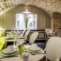 Отель Hôtel Jardin le Bréa