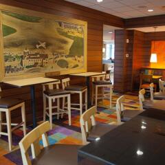 Отель Fairfield Inn & Suites by Marriott Columbus Airport США, Колумбус - отзывы, цены и фото номеров - забронировать отель Fairfield Inn & Suites by Marriott Columbus Airport онлайн гостиничный бар