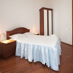 Гостиница Renaissance Suites Odessa комната для гостей фото 2