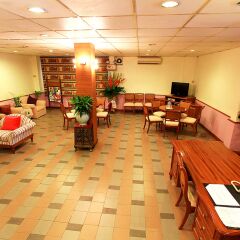 Отель Travel Lodge Suriwongse - Adult Only Бангкок интерьер отеля