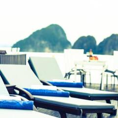 Отель Signature Halong Cruise бассейн