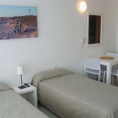 Отель Apartamentos Sabina Playa Испания, Форментера - отзывы, цены и фото номеров - забронировать отель Apartamentos Sabina Playa онлайн комната для гостей
