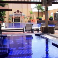Отель Grand Seasons Hotel Kuala Lumpur Малайзия, Куала-Лумпур - отзывы, цены и фото номеров - забронировать отель Grand Seasons Hotel Kuala Lumpur онлайн бассейн