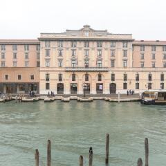 Отель Grand Canal Suites Италия, Венеция - отзывы, цены и фото номеров - забронировать отель Grand Canal Suites онлайн балкон