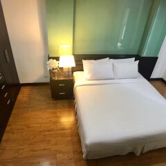 Отель Twin Peaks Sukhumvit Suites Бангкок комната для гостей фото 2