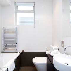 Отель Lovely 2BR flat in West London ванная фото 2