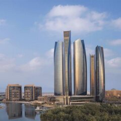 Jumeirah at Etihad Towers Hotel пляж